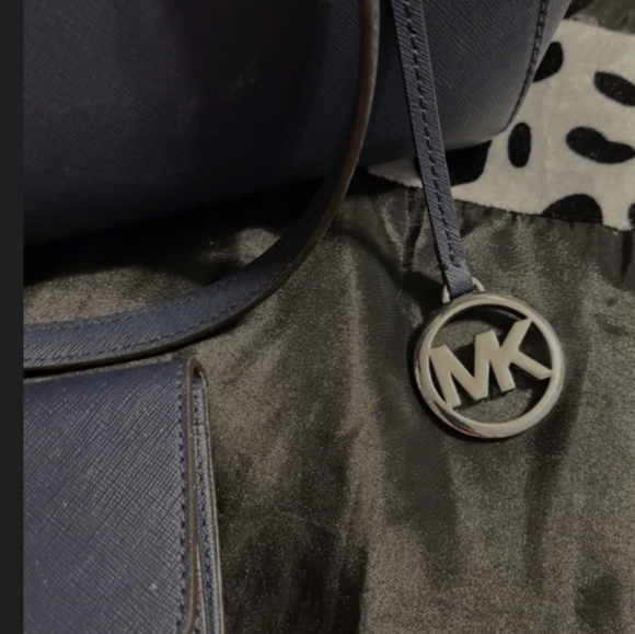 Michael kors purse and wallet set - Picture 3 of 10